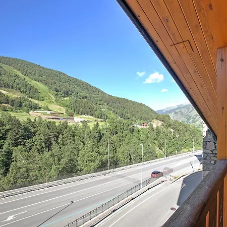 Ski Apartments El Tarter شقة