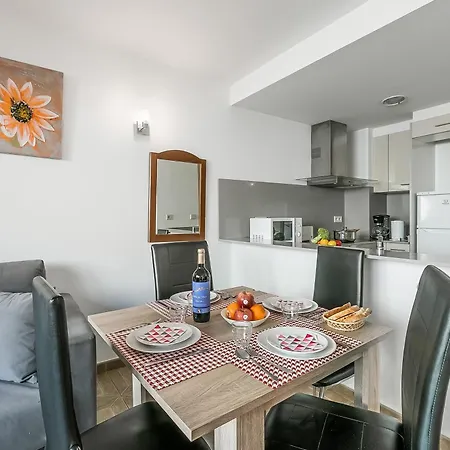 Ski Apartments El Tarter شقة