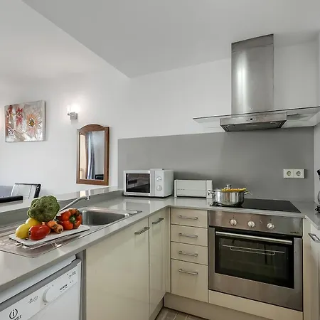 Ski Apartments El Tarter شقة